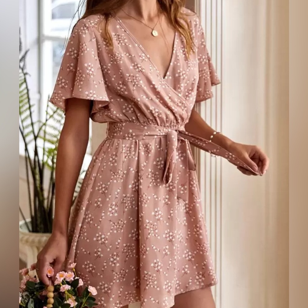 🌸 Dusty Pink Floral Wrap Dress w/ Belt & Flutter Sleeves – Size L